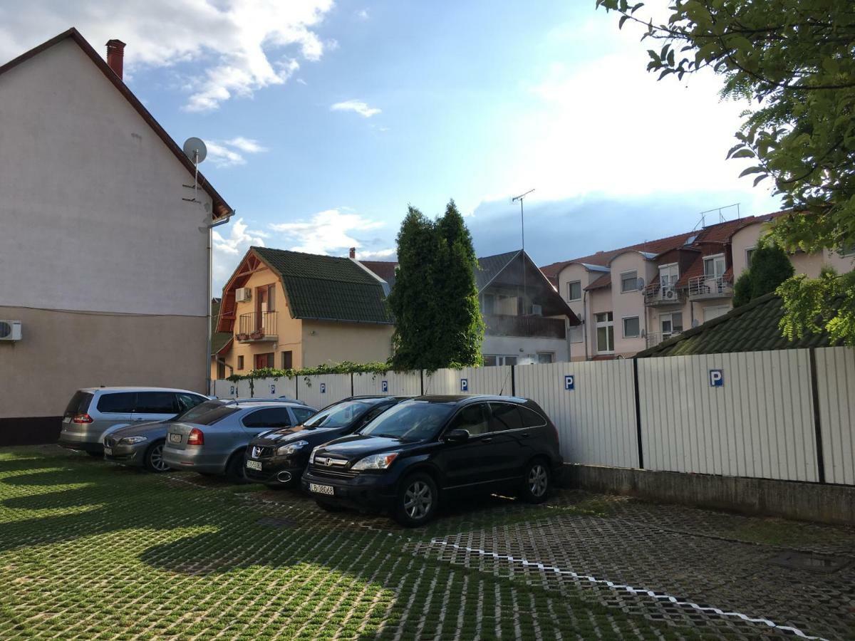 Zoli Apartmanok-Anna Koelcsey 32 Hajdúszoboszló Exterior foto